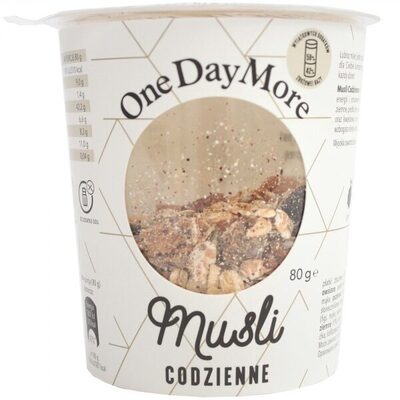 Musli z suszonymi figami i prażonymi orzeszkami ziemnymi. One Day More